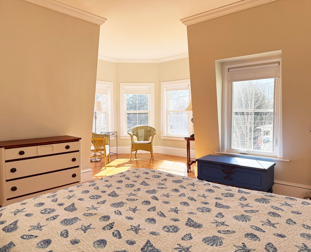Queen bedroom