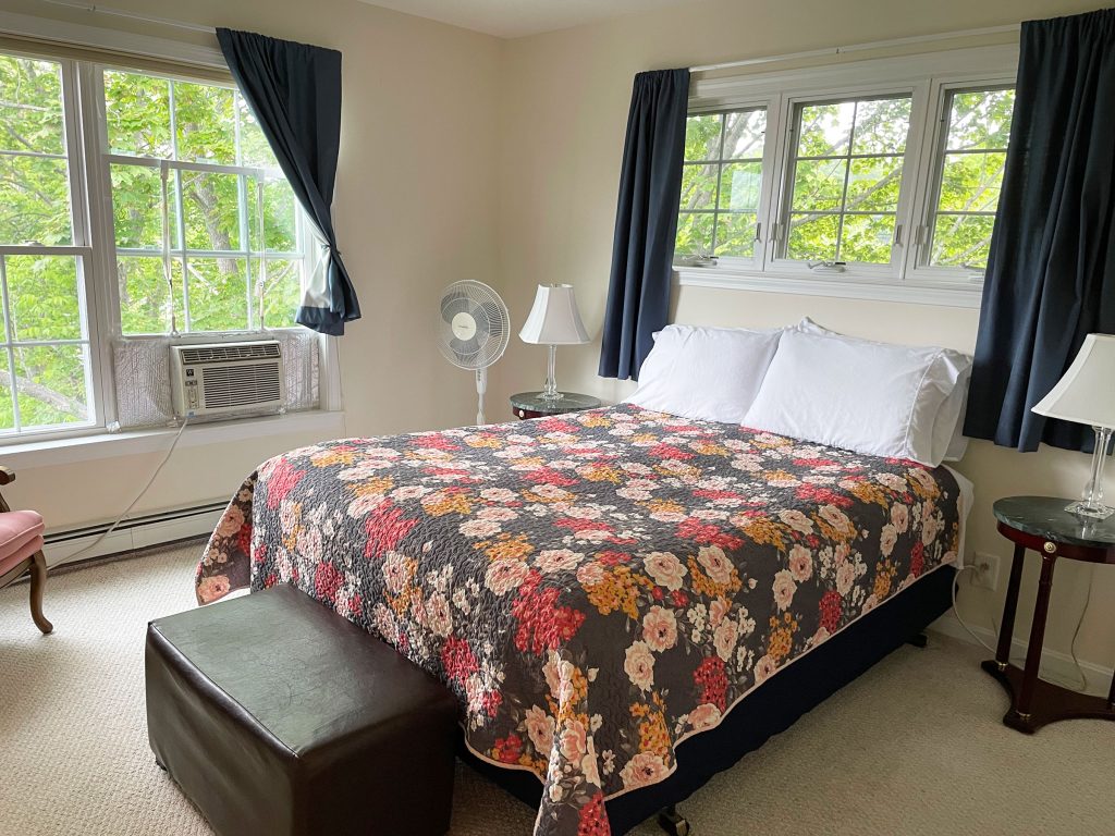 Queen bedroom