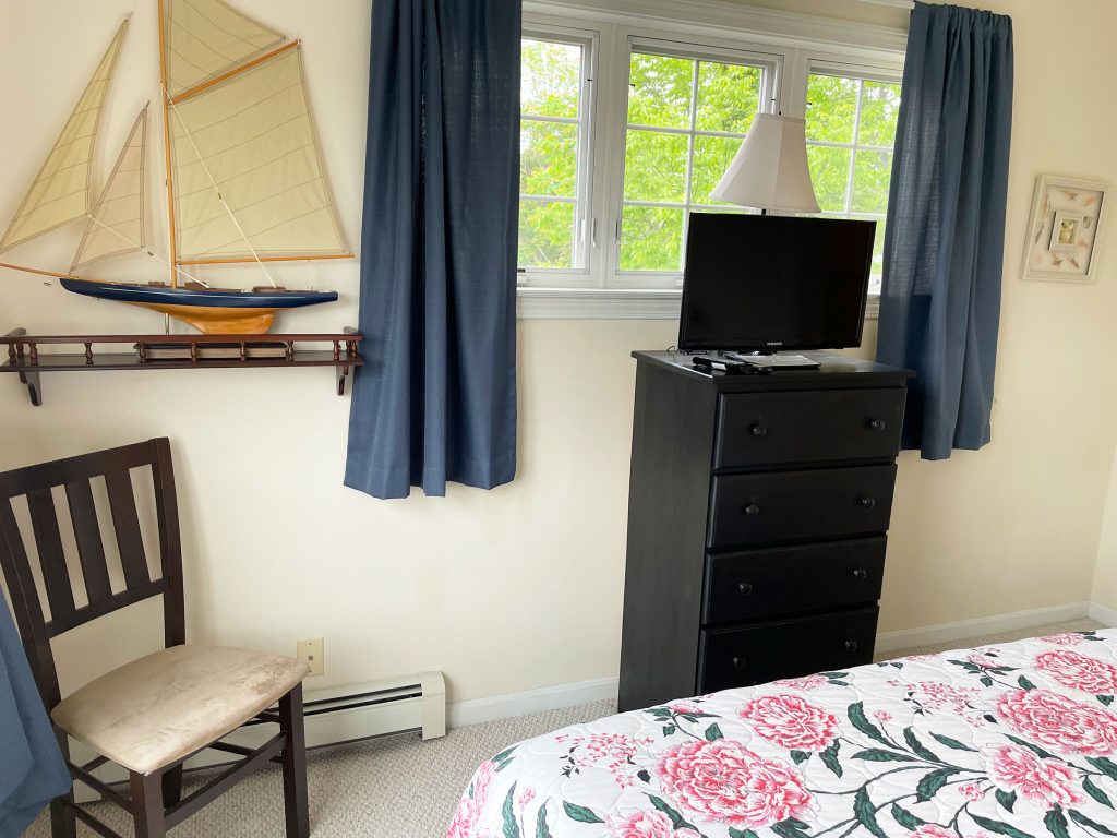 2nd queen bedroom, upper floor