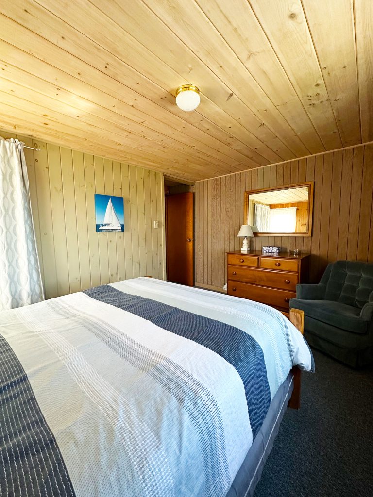 Queen bedroom
