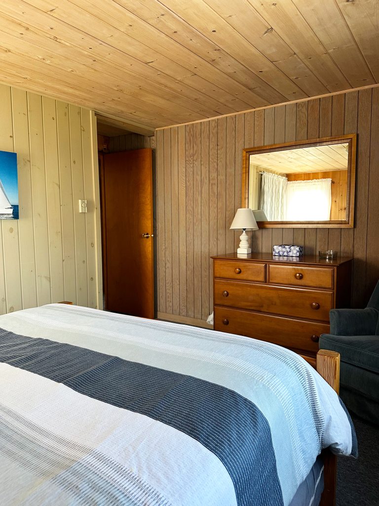Queen bedroom