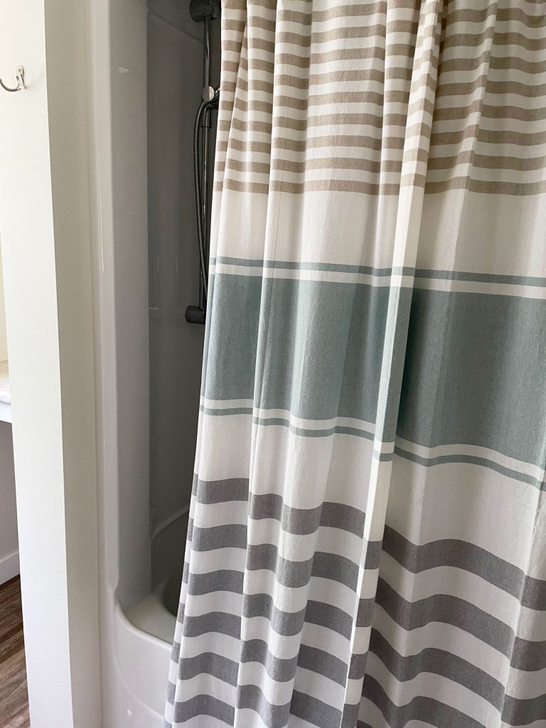 OR-bath1b First floor bath and laundry (shower and tub)