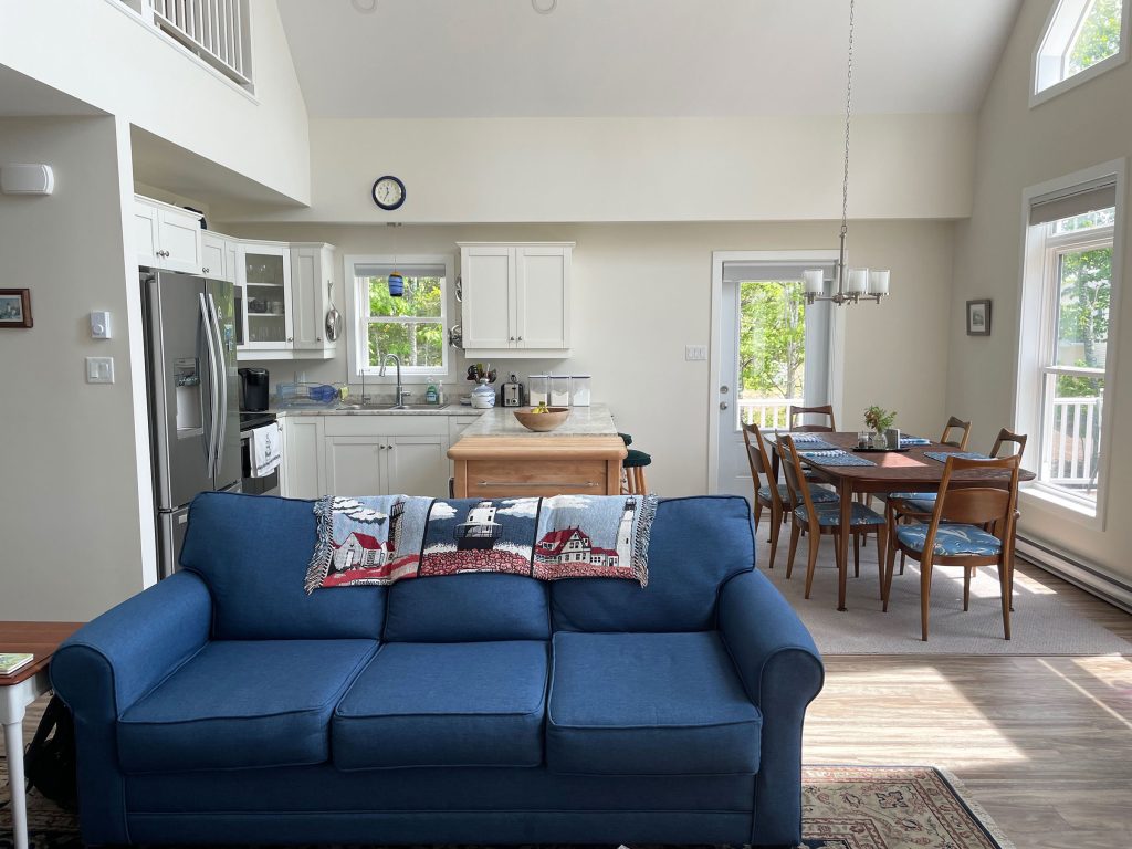 OR-liv-kit-din Living room and kitchen