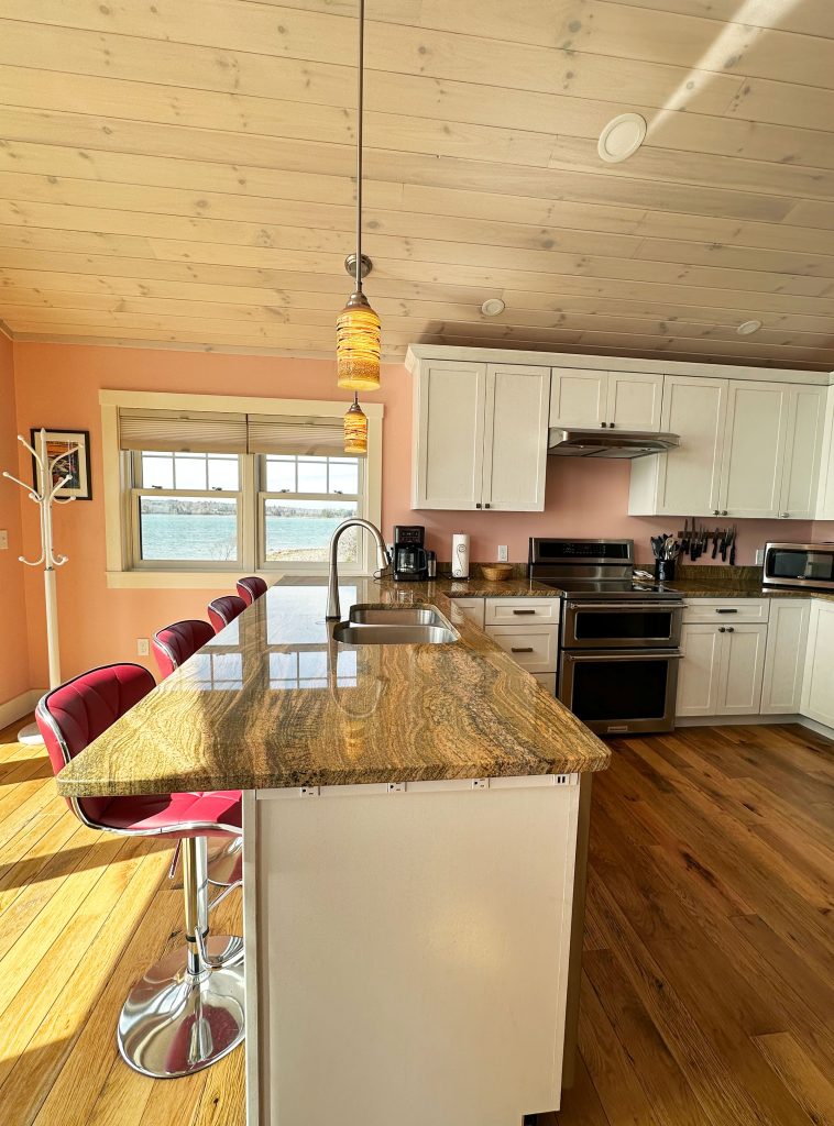 Dining/kitchen