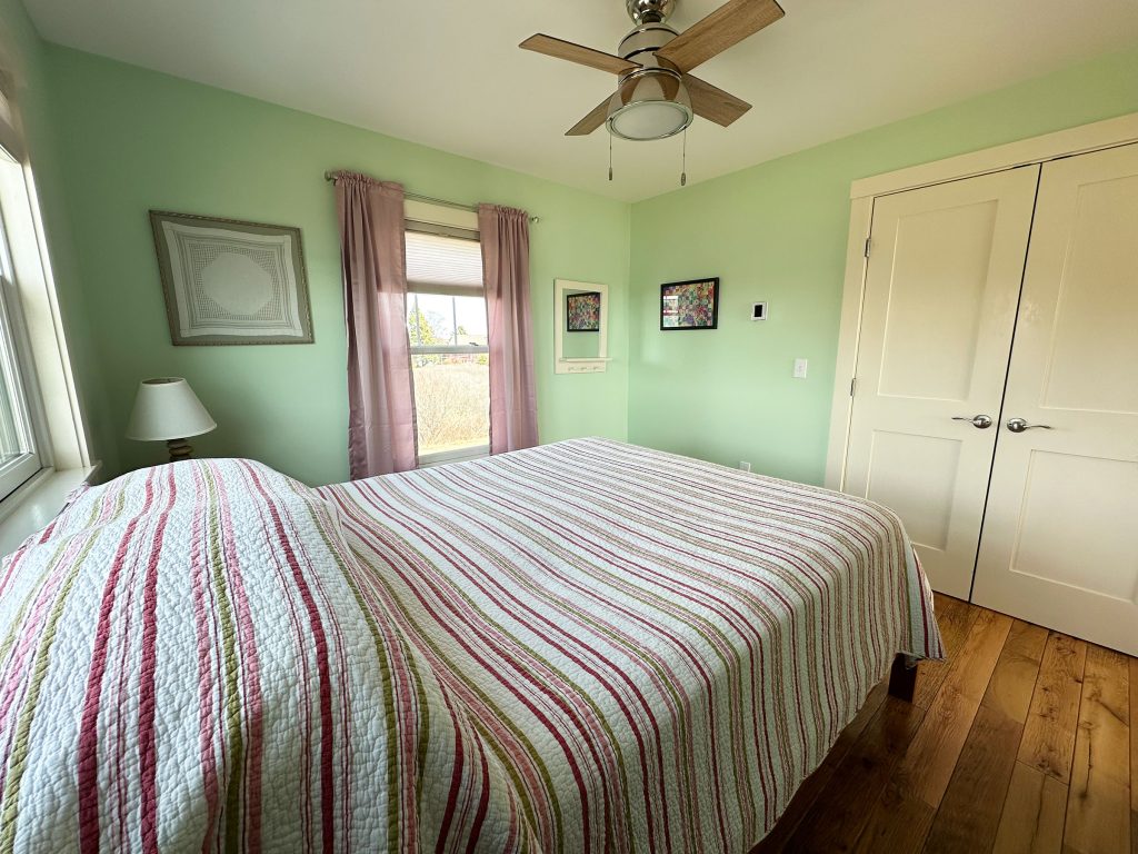 Queen bedroom