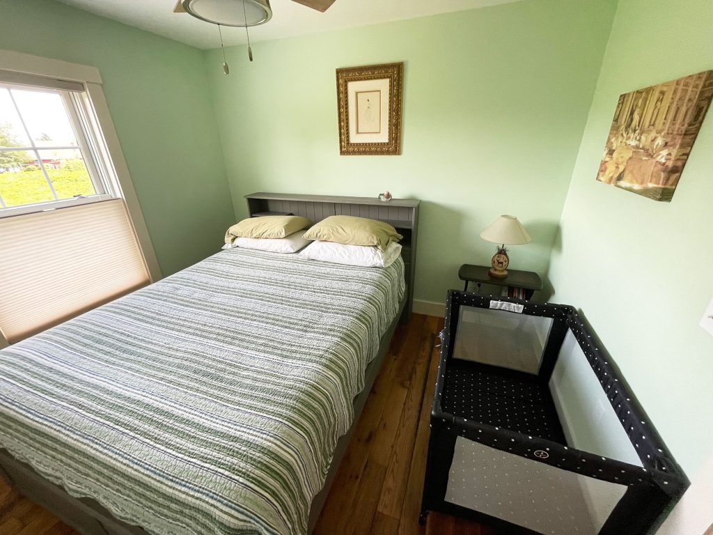 Queen bedroom with crib
