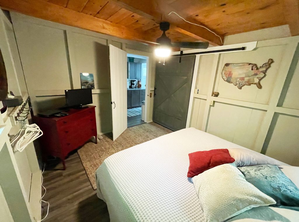 Queen bedroom