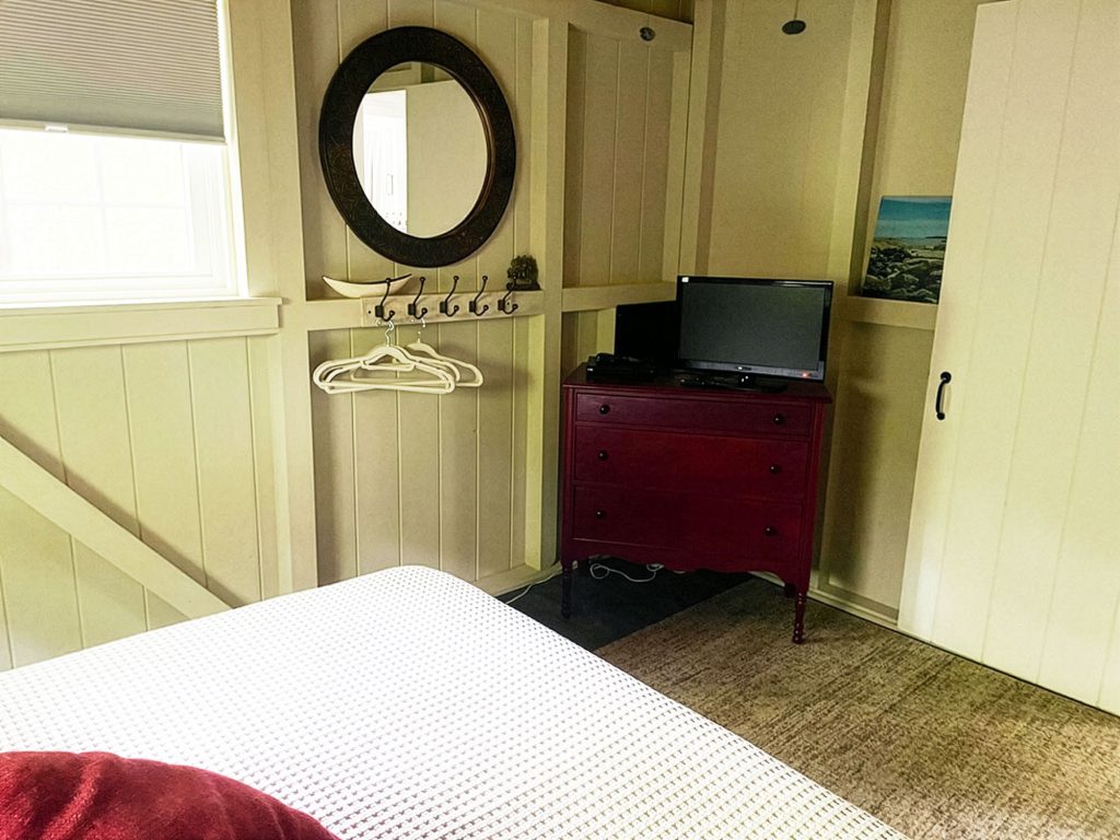 Queen bedroom