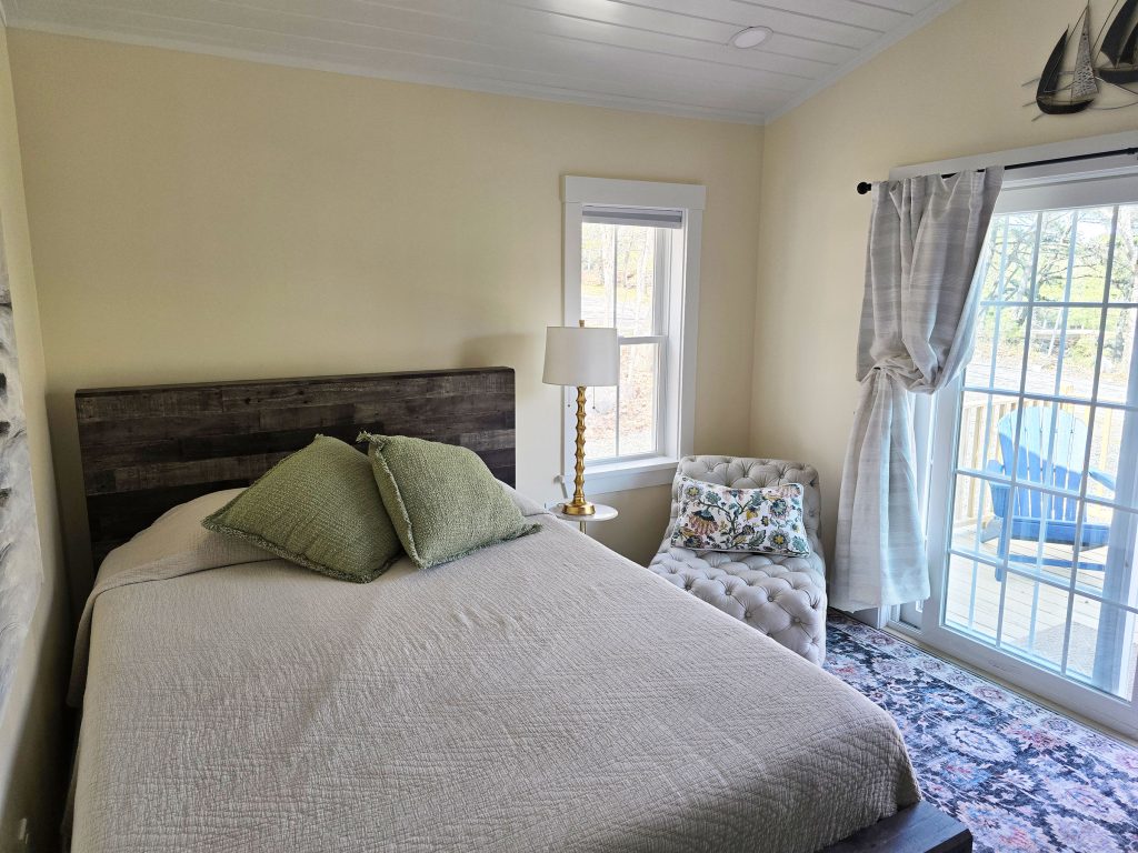 Queen bedroom