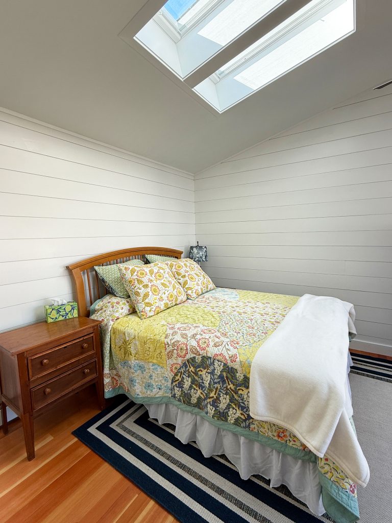 1st floor queen bedroom