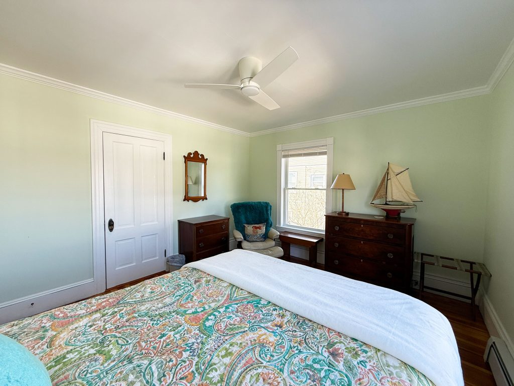 2nd floor queen bedroom