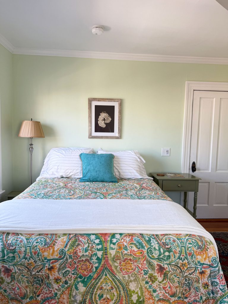 2nd floor queen bedroom