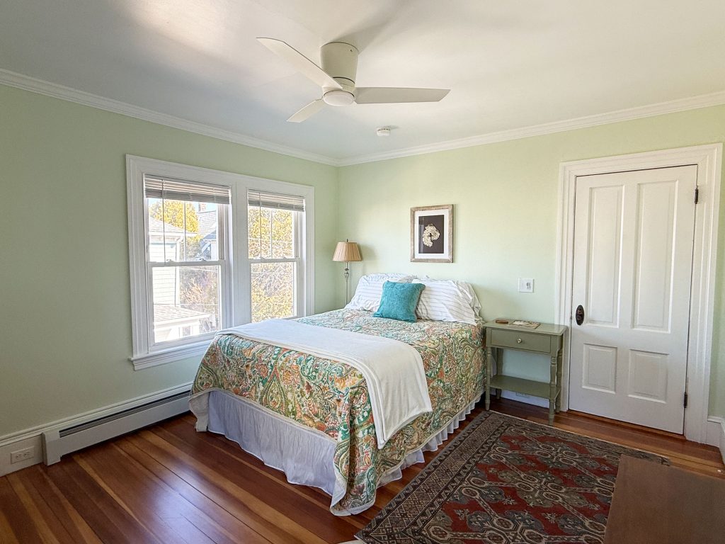 2nd floor queen bedroom