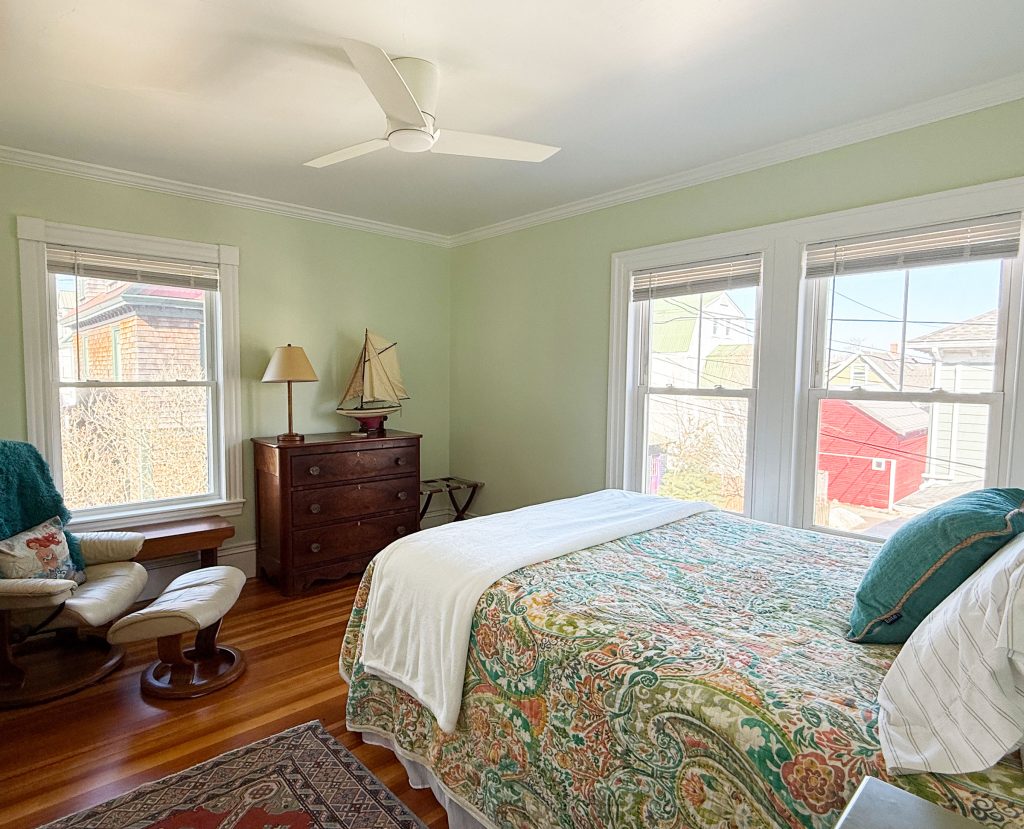 2nd floor queen bedroom