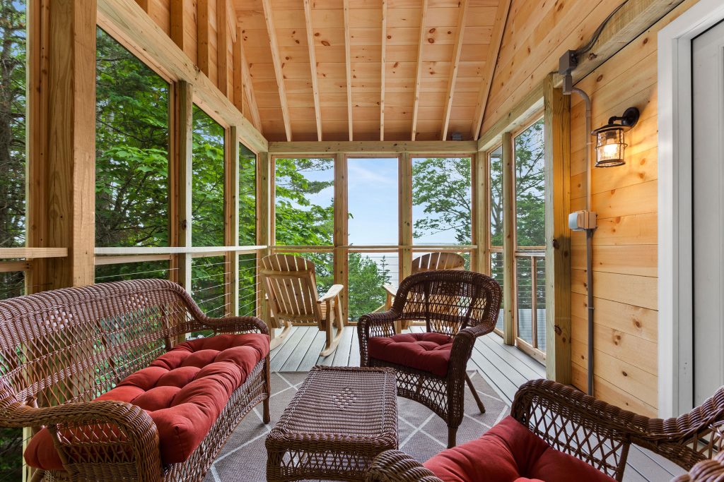 Screened in porch
