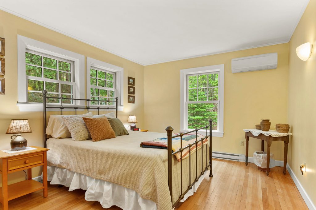 Queen bedroom