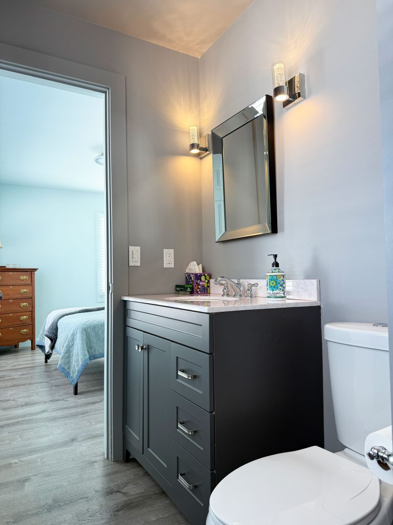 Queen bedroom bathroom