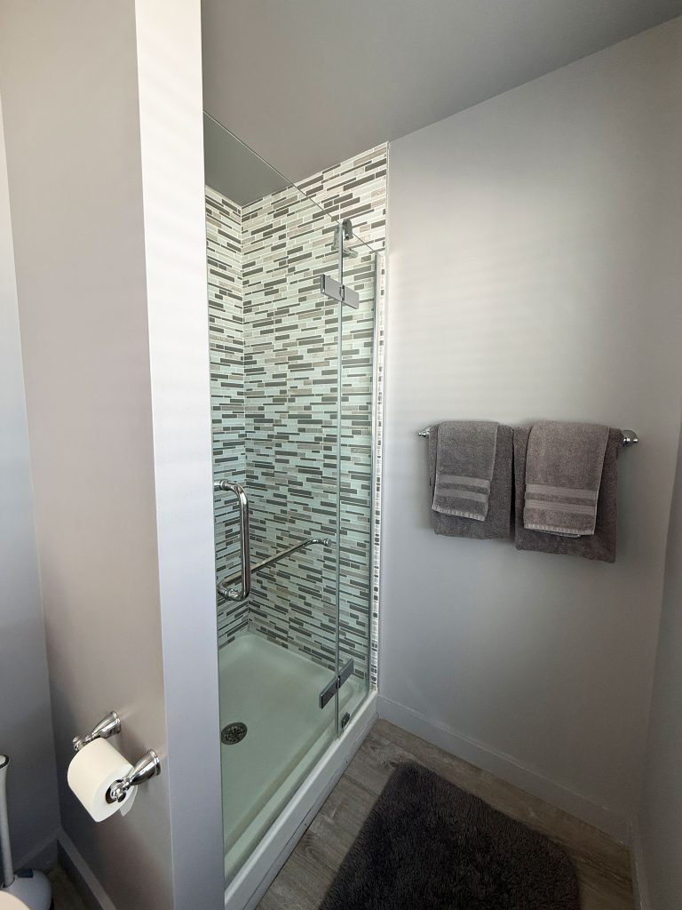 Queen bedroom bathroom