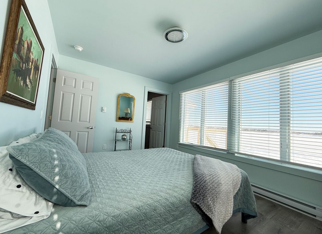 Queen bedroom