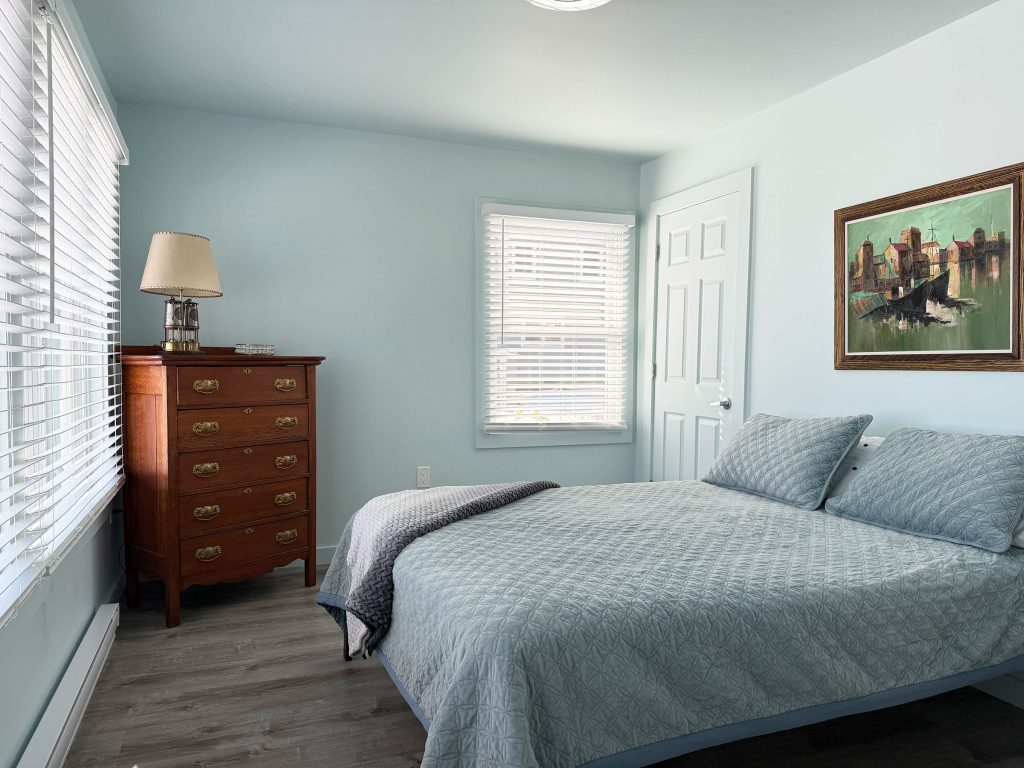 Queen bedroom