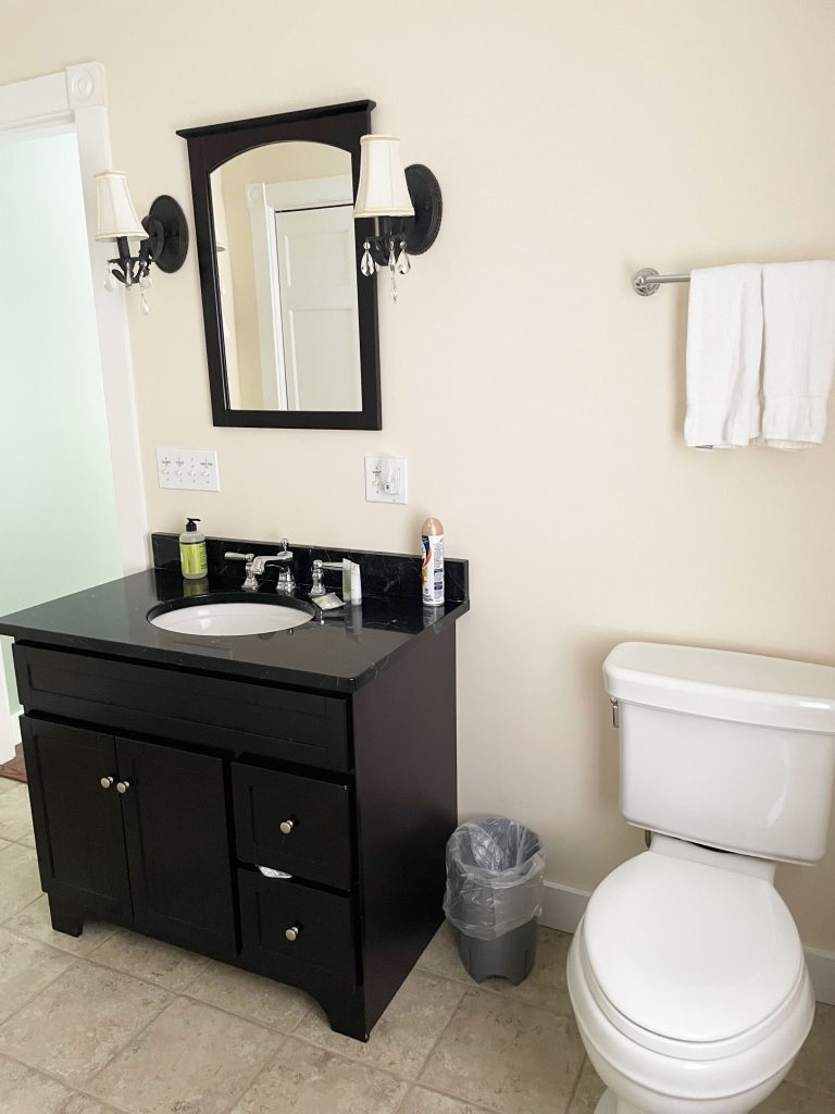 SD-king1-bath1 Starboard