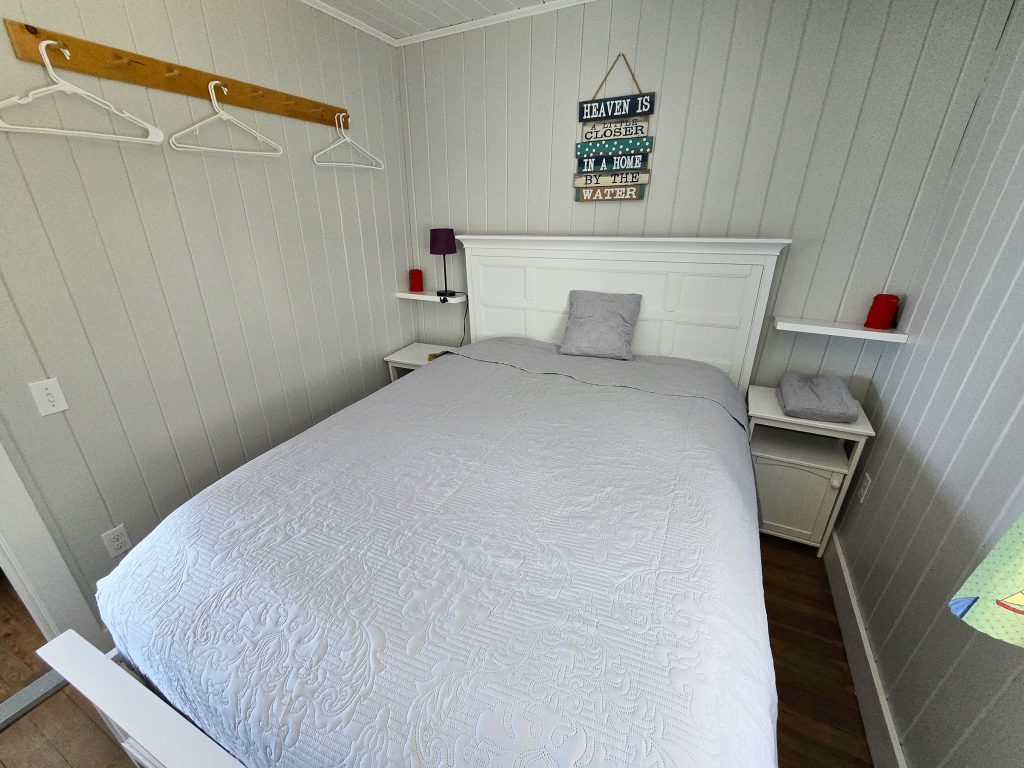 SK-queen1-1 Queen bedroom