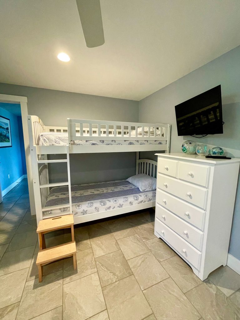 Lower level twins room