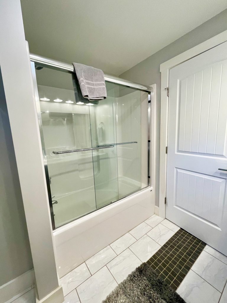 Lower level bathroom (shower and tub)