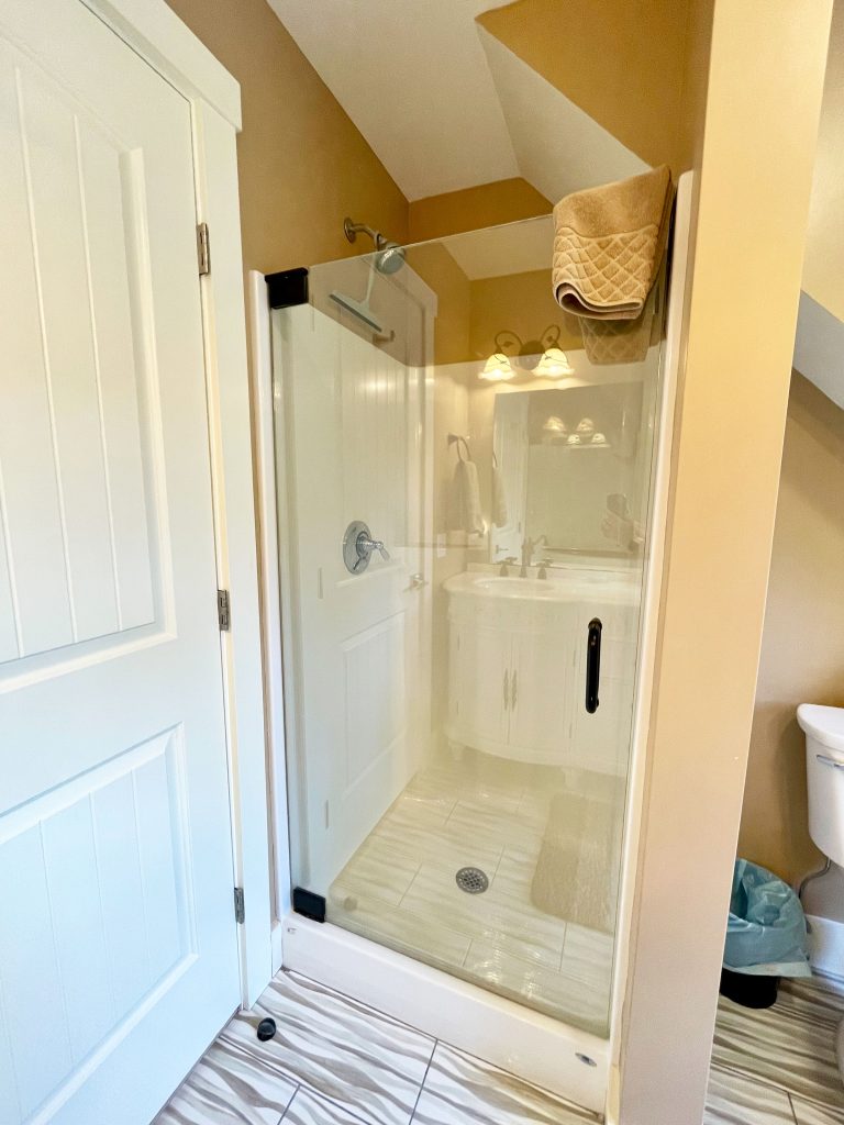 Master king bathroom (shower)