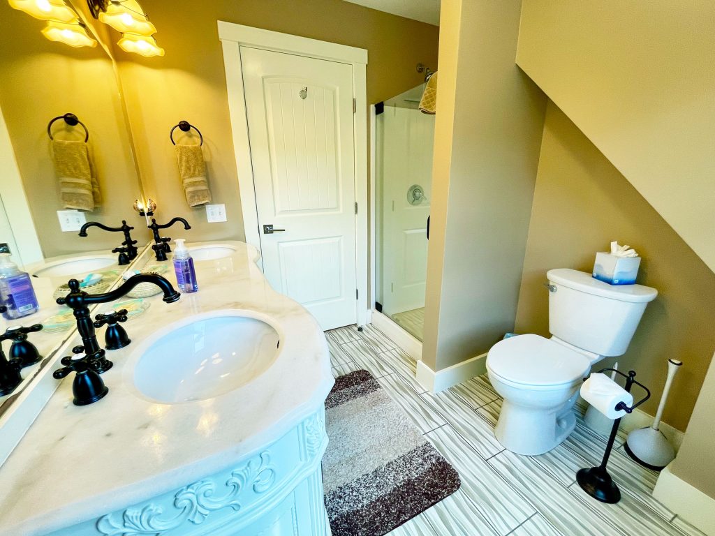 Master king bathroom (shower)