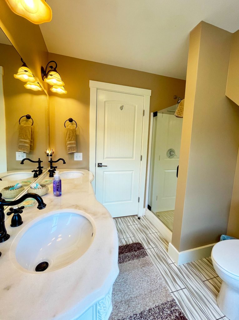 Master king bathroom (shower)