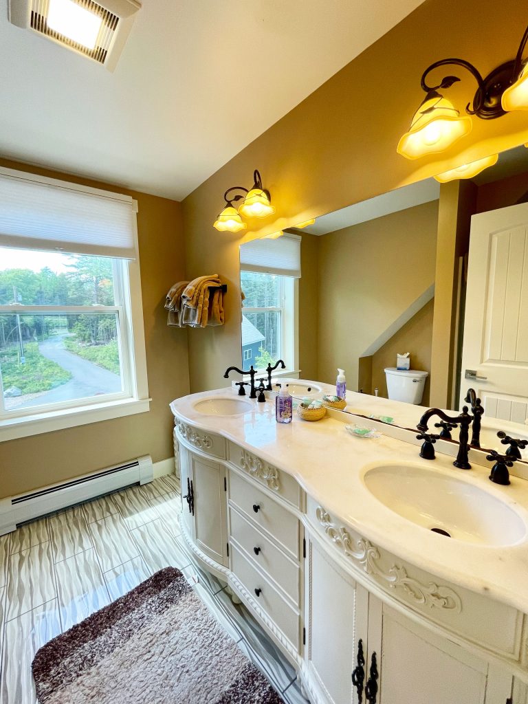 Master king bathroom (shower)
