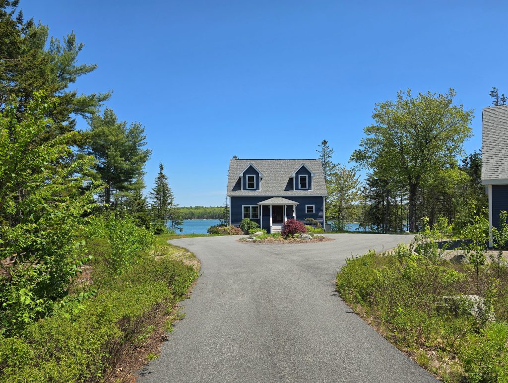 Front of cottage/drive