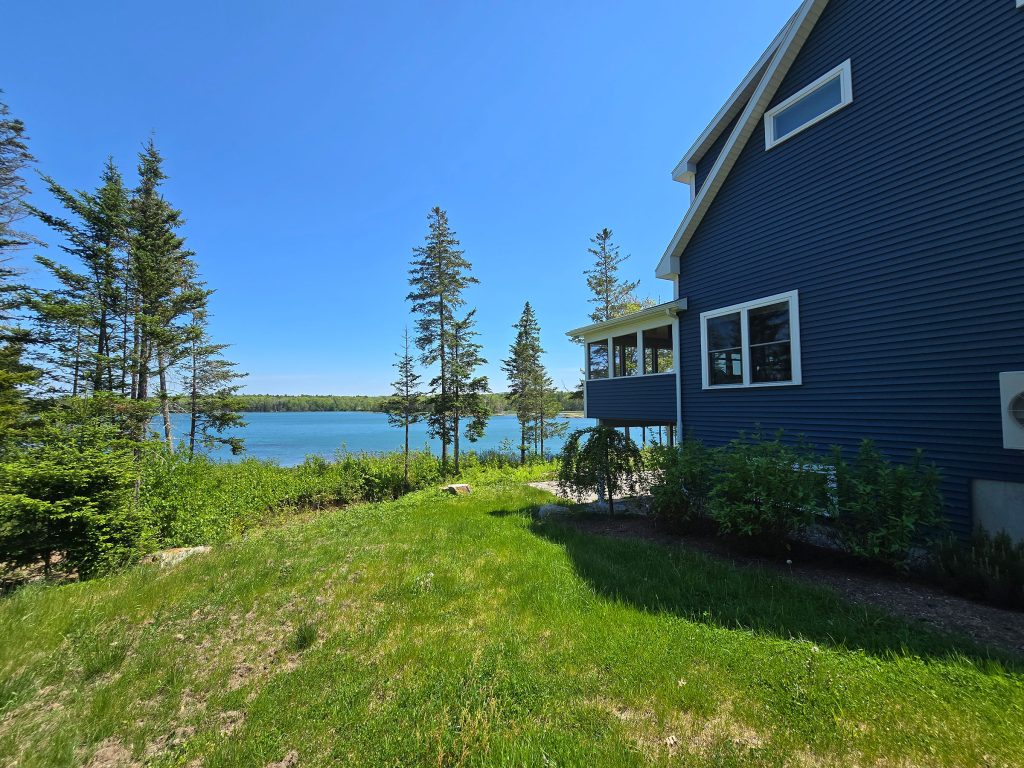 Side of cottage/yard