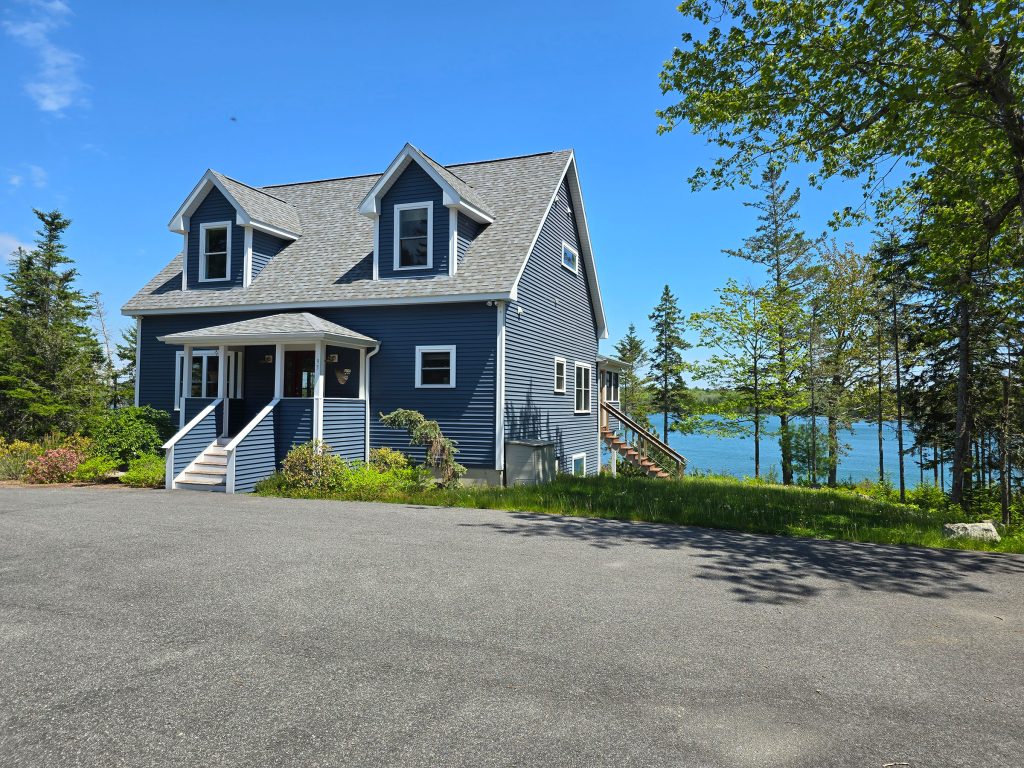 Front of cottage/side yard