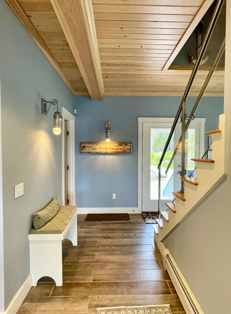 Entry/stairs to 2nd level