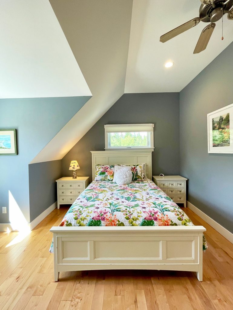 Second queen bedroom 2nd level