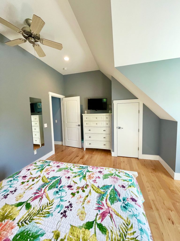 Second queen bedroom 2nd level