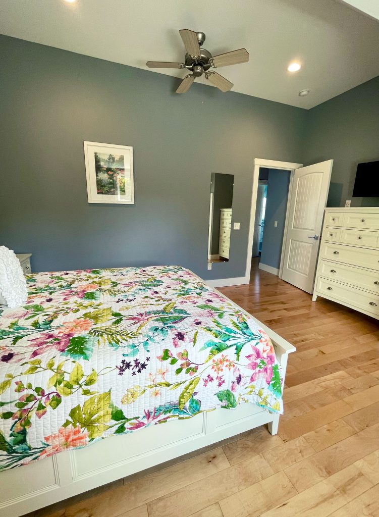 Second queen bedroom 2nd level