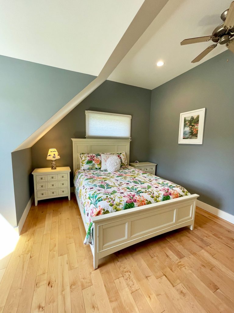 Second queen bedroom 2nd level
