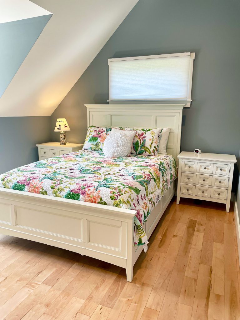 Second queen bedroom 2nd level