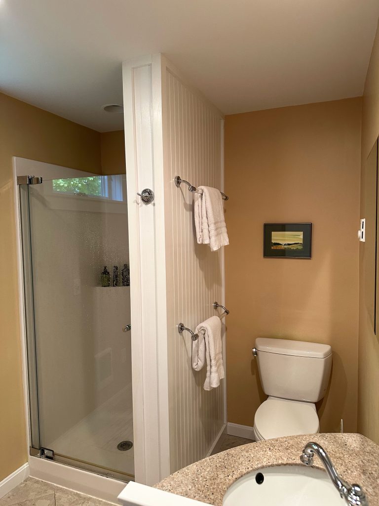 Master queen bathroom shower only