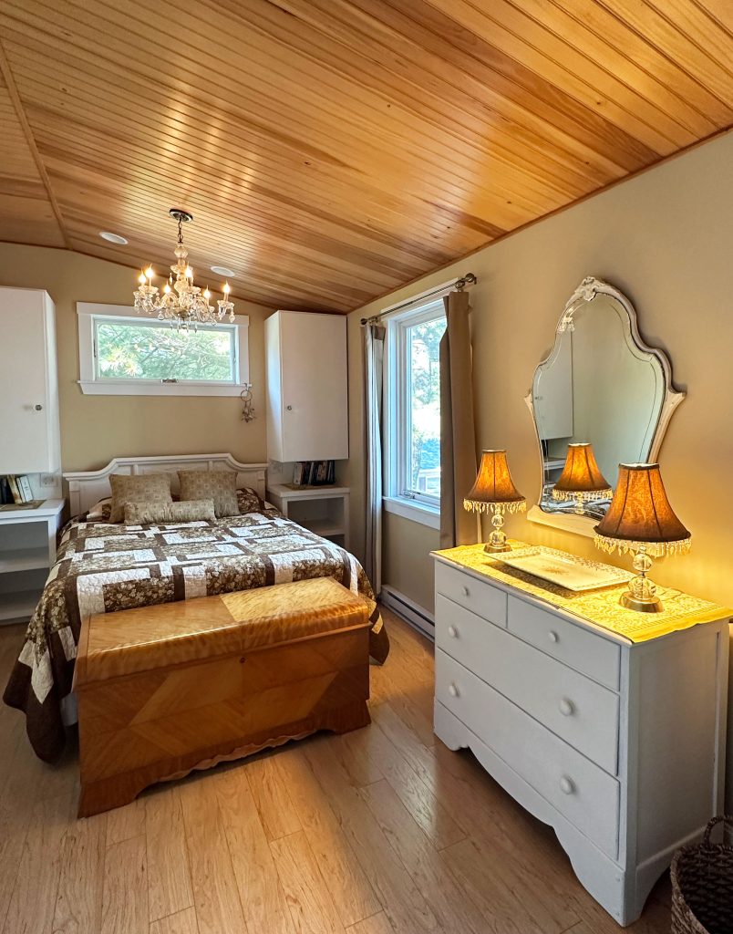 Master queen bedroom