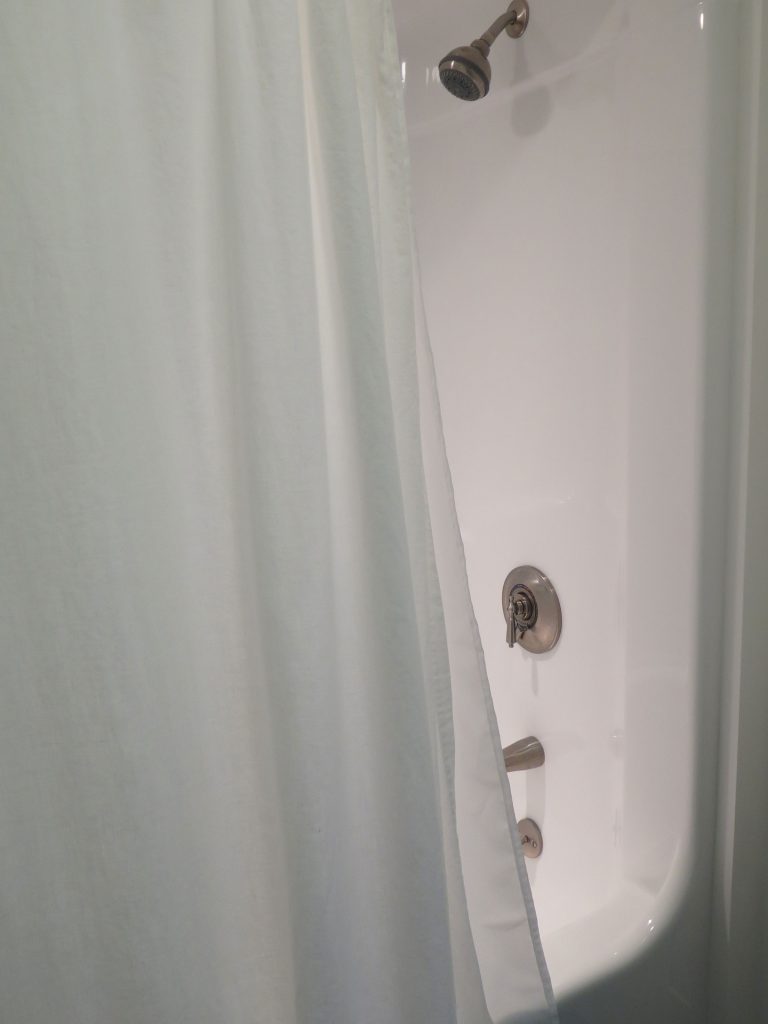 First floor bathroom (tub/shower)