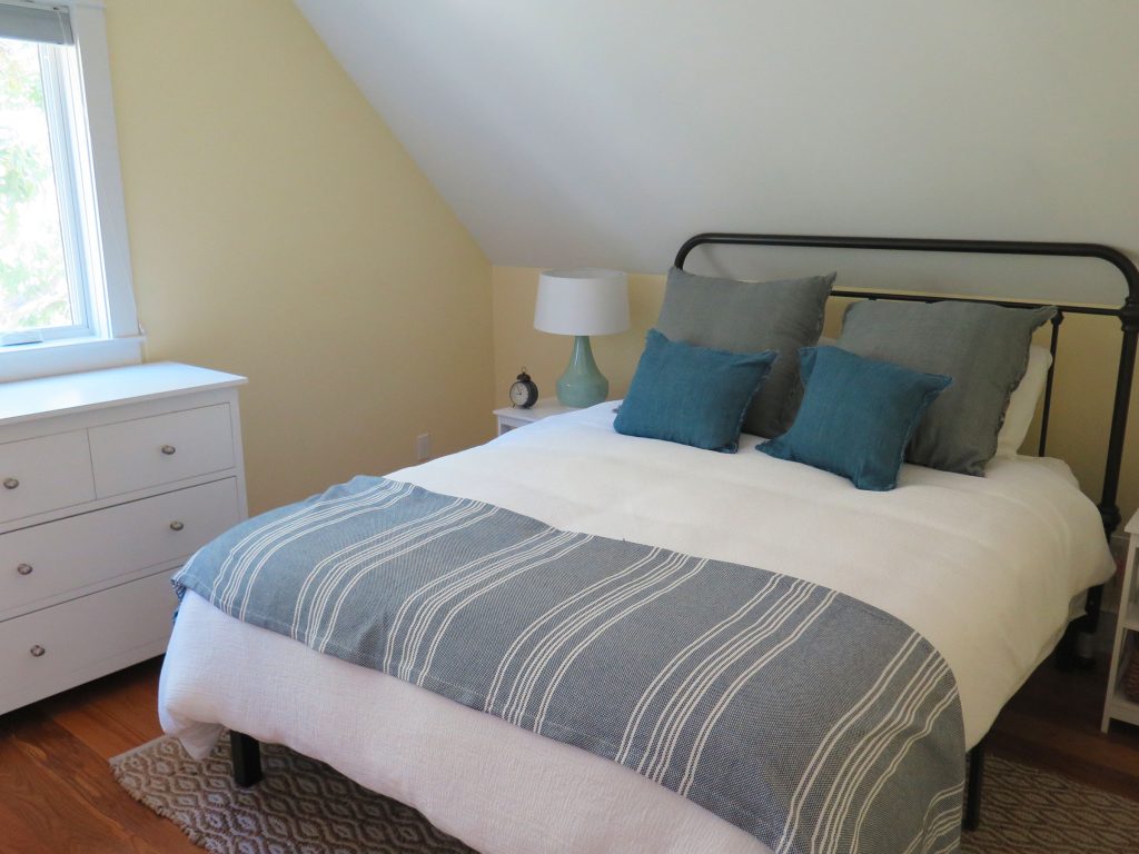 2nd floor queen bedroom