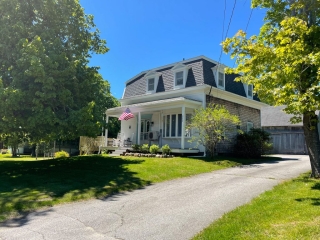 Front of cottage/yard