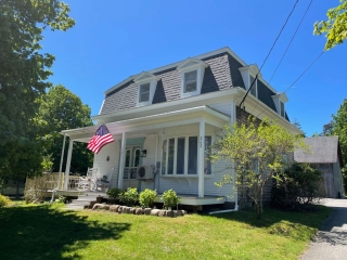 Lovely cottage near the harbor in Manset