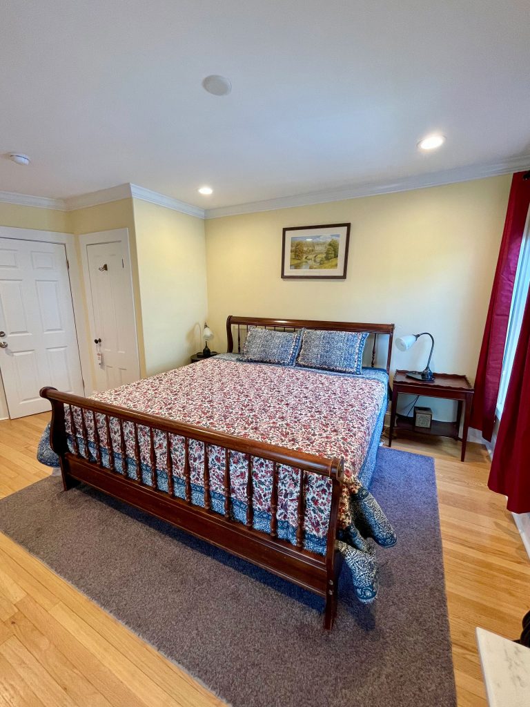 "Chatsworth" 2nd floor king bedroom