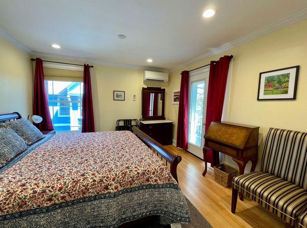 "Chatsworth" 2nd floor king bedroom