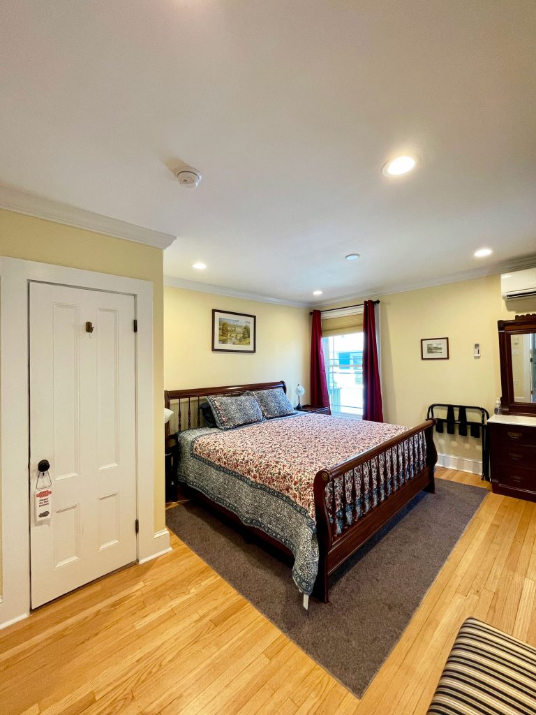"Chatsworth" 2nd floor king bedroom